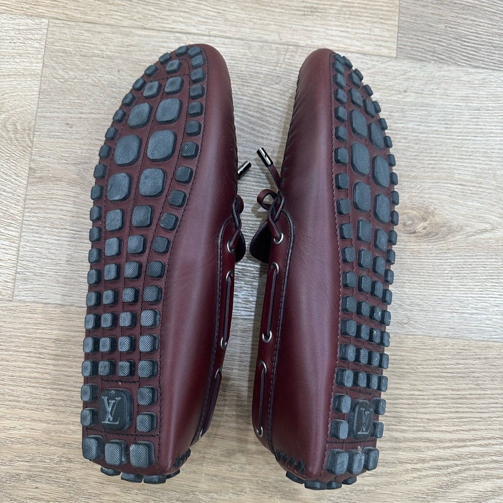 Louis Vuitton Burgundy Leather Boat Shoes with Elegant Stitching - Picture 4 of 7